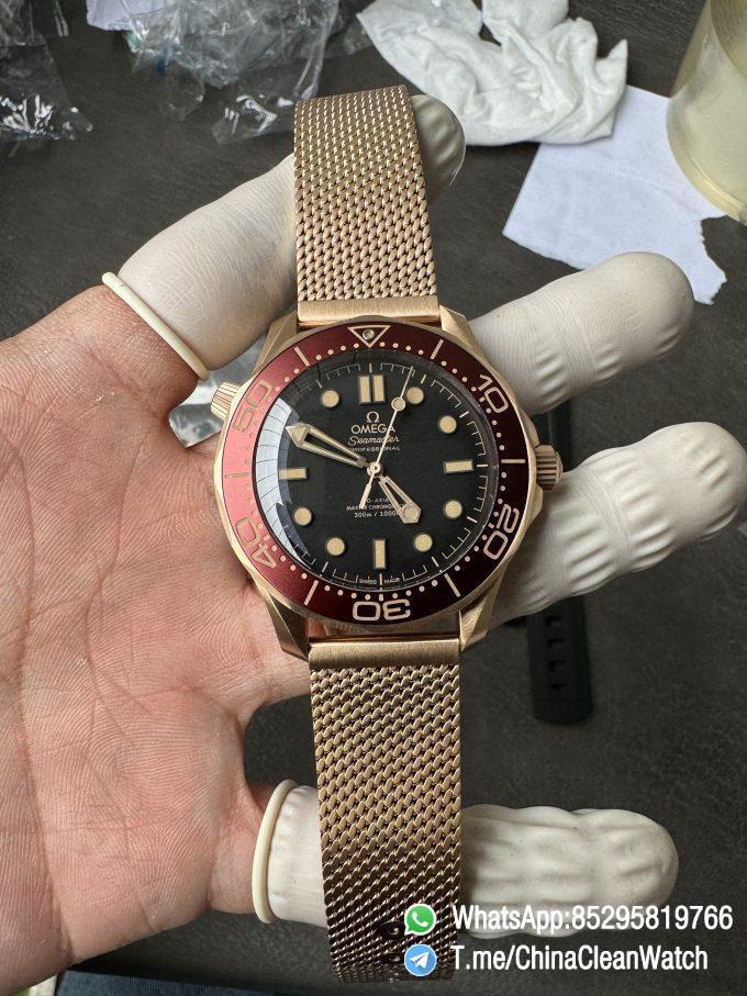 VS Factory Omega Seamaster Diver 300M Black Dial Burgundy Bezel Bronze Gold Case and Mesh Bracelet A8806 Movement 03